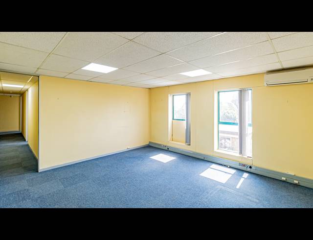 235M² OFFICE TO LET IN FERNDALE